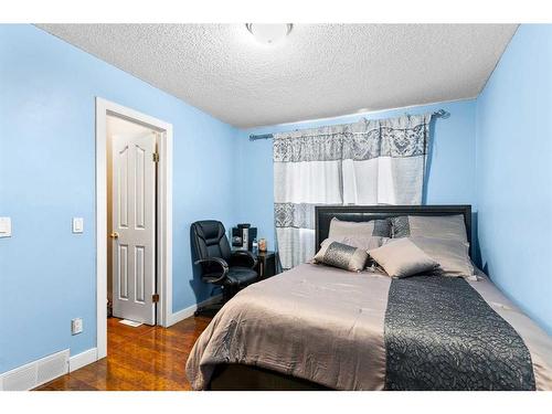 802-919 38 Street Ne, Calgary, AB - Indoor Photo Showing Bedroom