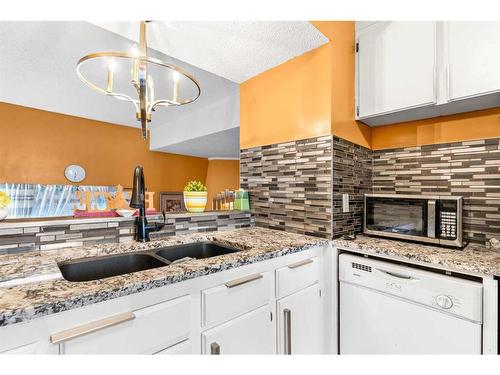 802-919 38 Street Ne, Calgary, AB - Indoor Photo Showing Kitchen With Double Sink