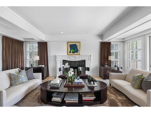 3050 Signal Hill Drive Sw, Calgary, AB - Indoor Photo Showing Living Room