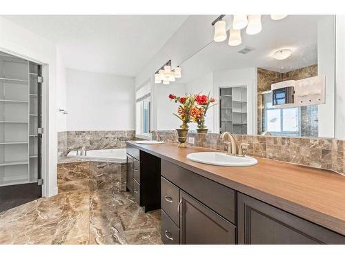 134 Rainbow Falls Blvd, Chestermere, AB - Indoor Photo Showing Bathroom