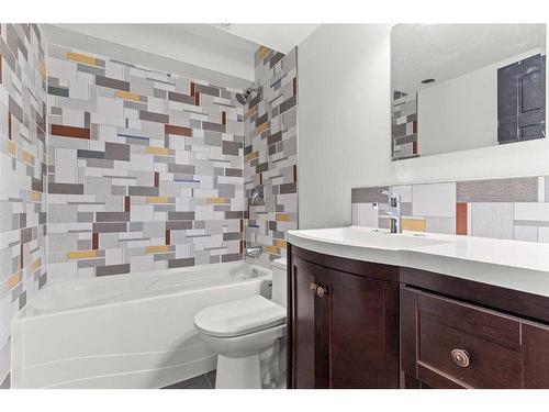 134 Rainbow Falls Blvd, Chestermere, AB - Indoor Photo Showing Bathroom