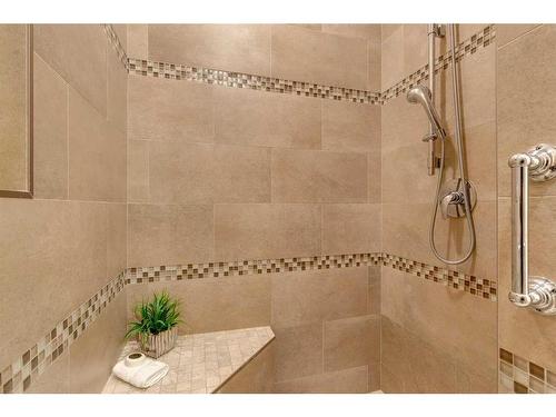 115-5555 Elbow Drive Sw, Calgary, AB - Indoor Photo Showing Bathroom