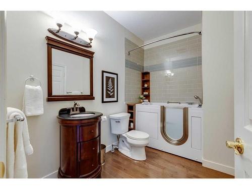 115-5555 Elbow Drive Sw, Calgary, AB - Indoor Photo Showing Bathroom