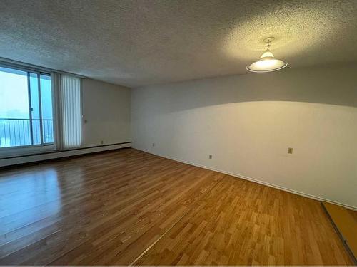 1510-4944 Dalton Drive Nw, Calgary, AB - Indoor Photo Showing Other Room