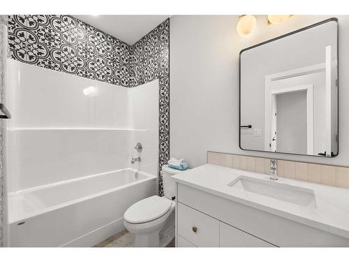 18 Williams Avenue, Olds, AB - Indoor Photo Showing Bathroom