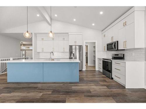 18 Williams Avenue, Olds, AB - Indoor Photo Showing Kitchen With Upgraded Kitchen