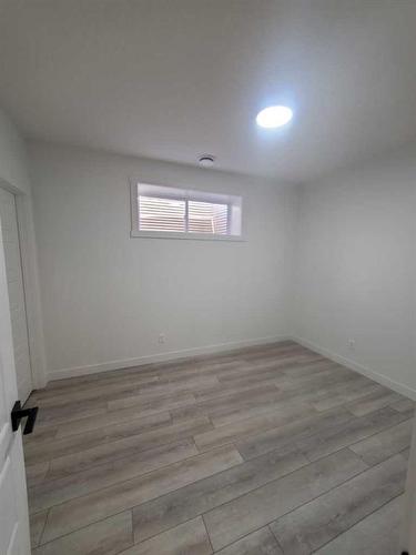 19 Walcrest Row Se, Calgary, AB - Indoor Photo Showing Other Room