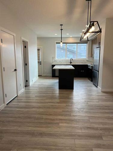 19 Walcrest Row Se, Calgary, AB - Indoor Photo Showing Kitchen