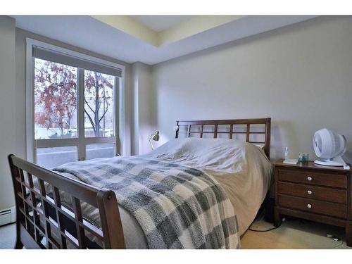 123-823 5 Avenue Nw, Calgary, AB - Indoor Photo Showing Bedroom