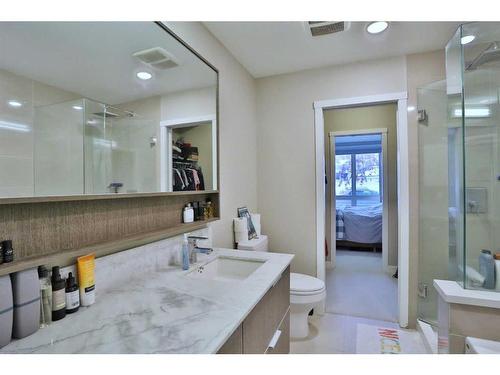 123-823 5 Avenue Nw, Calgary, AB - Indoor Photo Showing Bathroom