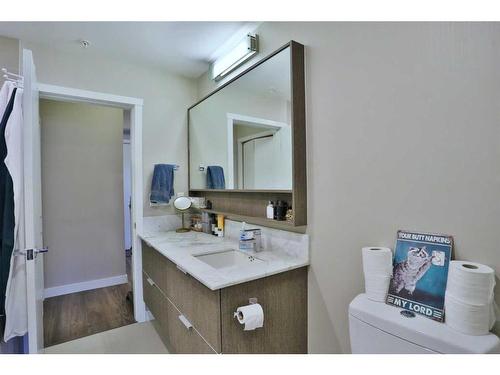 123-823 5 Avenue Nw, Calgary, AB - Indoor Photo Showing Bathroom