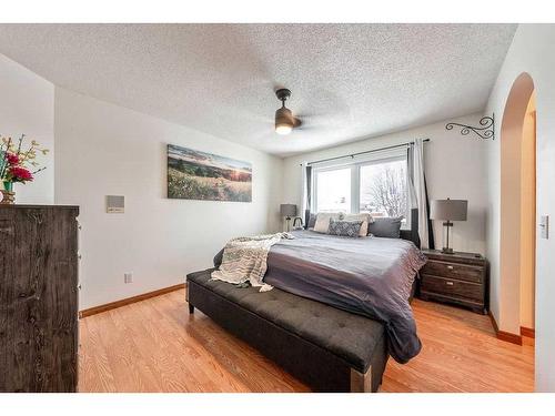 1510 11 Avenue Se, High River, AB - Indoor Photo Showing Bedroom