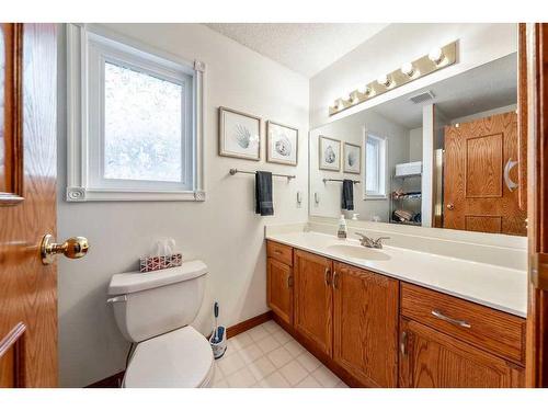 1510 11 Avenue Se, High River, AB - Indoor Photo Showing Bathroom