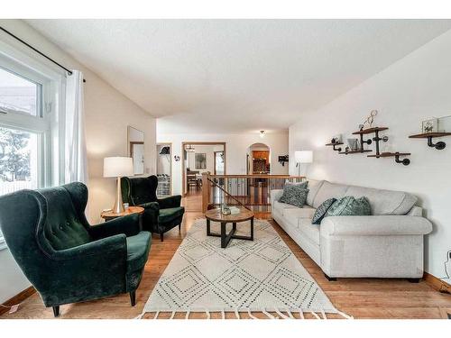 1510 11 Avenue Se, High River, AB - Indoor Photo Showing Living Room