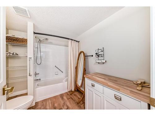 3106-3000 Millrise Point Sw, Calgary, AB - Indoor Photo Showing Bathroom