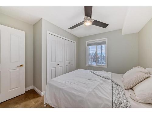 3106-3000 Millrise Point Sw, Calgary, AB - Indoor Photo Showing Bedroom