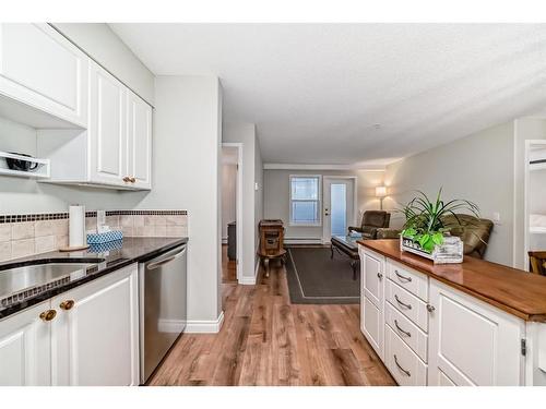 3106-3000 Millrise Point Sw, Calgary, AB - Indoor Photo Showing Kitchen