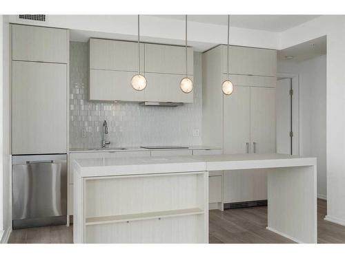 804-615 6 Avenue Se, Calgary, AB - Indoor Photo Showing Kitchen