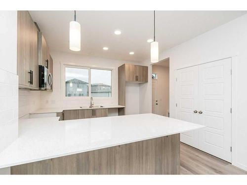 822 Creekside Boulevard Sw, Calgary, AB - Indoor Photo Showing Kitchen