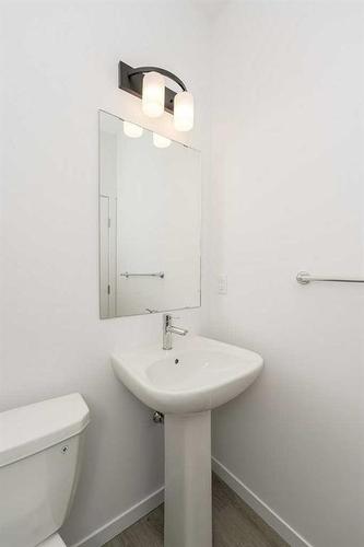 822 Creekside Boulevard Sw, Calgary, AB - Indoor Photo Showing Bathroom