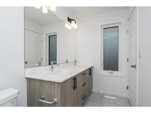 822 Creekside Boulevard Sw, Calgary, AB - Indoor Photo Showing Bathroom