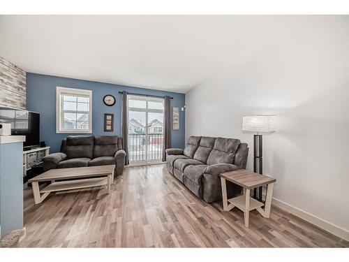 575 Sherwood Boulevard Nw, Calgary, AB - Indoor Photo Showing Living Room