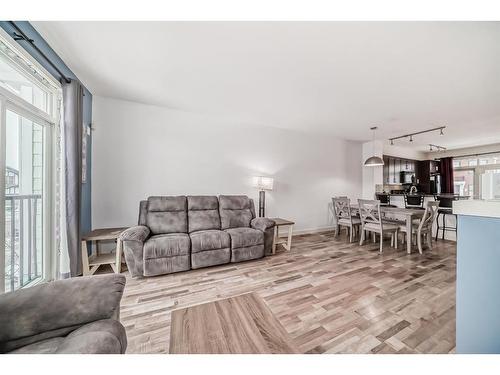 575 Sherwood Boulevard Nw, Calgary, AB - Indoor Photo Showing Other Room