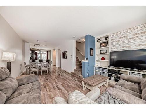 575 Sherwood Boulevard Nw, Calgary, AB - Indoor Photo Showing Living Room