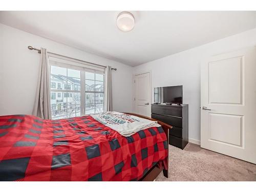 575 Sherwood Boulevard Nw, Calgary, AB - Indoor Photo Showing Bedroom