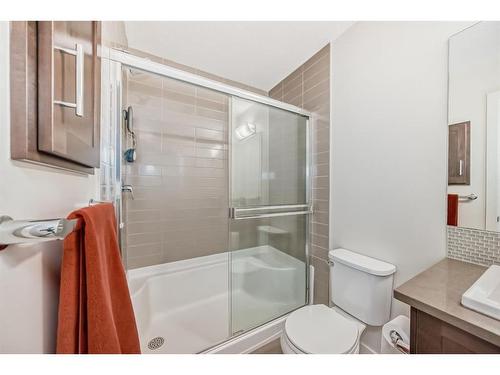 575 Sherwood Boulevard Nw, Calgary, AB - Indoor Photo Showing Bathroom