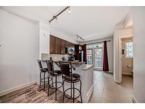 575 Sherwood Boulevard Nw, Calgary, AB - Indoor Photo Showing Kitchen