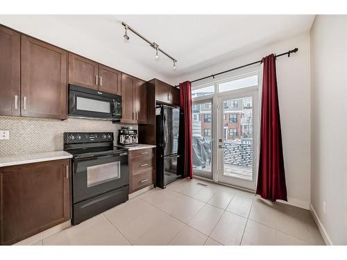 575 Sherwood Boulevard Nw, Calgary, AB - Indoor Photo Showing Kitchen