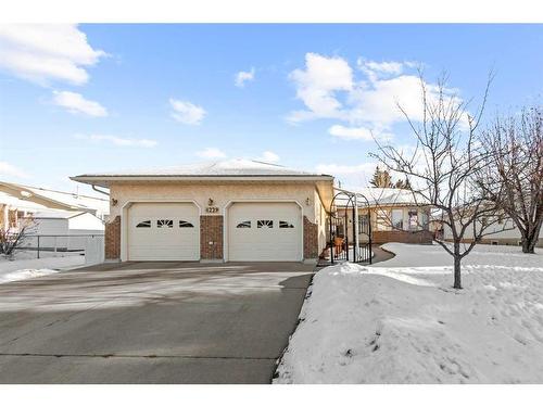 4229 Shannon Drive, Olds, AB - Outdoor