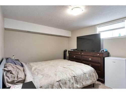 30 4Th Avenue Se, High River, AB - Indoor Photo Showing Bedroom