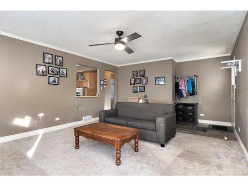 30 4Th Avenue Se, High River, AB - Indoor Photo Showing Living Room