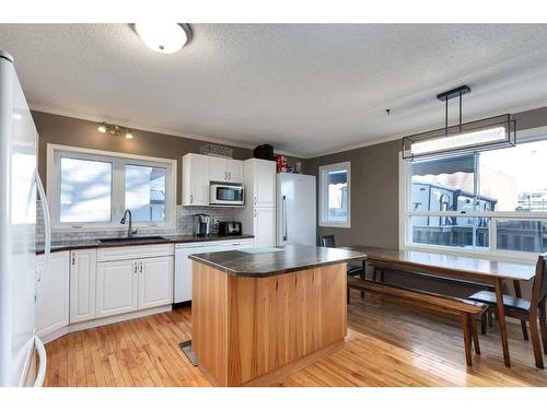 30 4Th Avenue Se, High River, AB - Indoor Photo Showing Kitchen