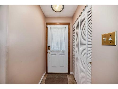 723 Raynard Crescent Se, Calgary, AB - Indoor Photo Showing Other Room