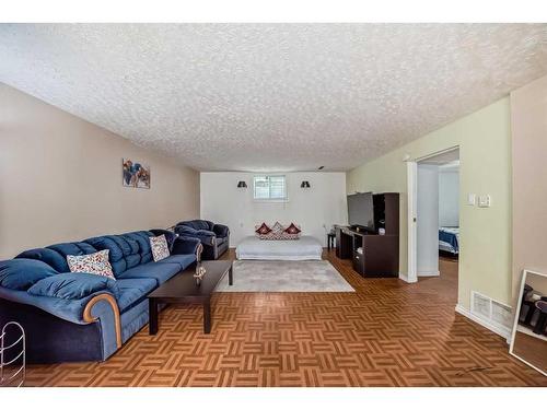 723 Raynard Crescent Se, Calgary, AB - Indoor Photo Showing Living Room