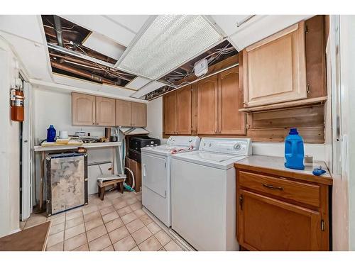 723 Raynard Crescent Se, Calgary, AB - Indoor Photo Showing Laundry Room