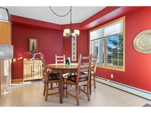 246-6868 Sierra Morena Boulevard Sw, Calgary, AB - Indoor Photo Showing Dining Room