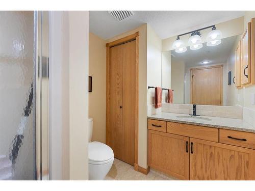 246-6868 Sierra Morena Boulevard Sw, Calgary, AB - Indoor Photo Showing Bathroom