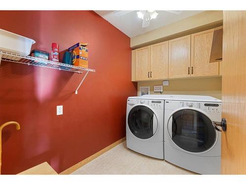 246-6868 Sierra Morena Boulevard Sw, Calgary, AB - Indoor Photo Showing Laundry Room