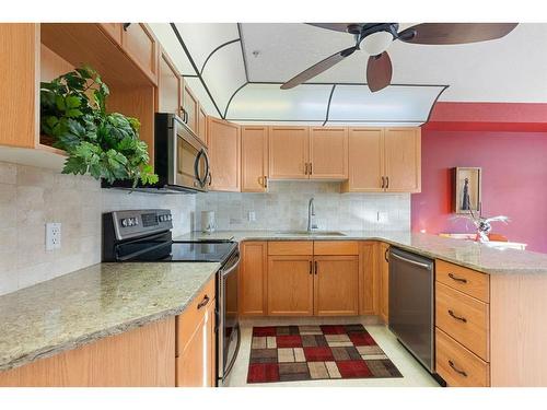 246-6868 Sierra Morena Boulevard Sw, Calgary, AB - Indoor Photo Showing Kitchen