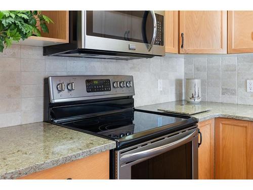 246-6868 Sierra Morena Boulevard Sw, Calgary, AB - Indoor Photo Showing Kitchen