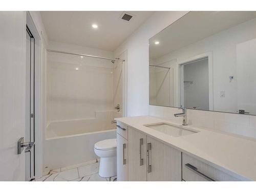 1216-681 Savanna Boulevard Ne, Calgary, AB - Indoor Photo Showing Bathroom