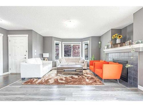 335 Saddlebrook Circle Ne, Calgary, AB - Indoor Photo Showing Living Room