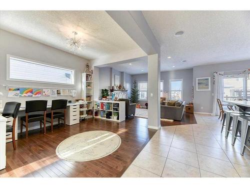 233 Ranch Close, Strathmore, AB - Indoor Photo Showing Living Room