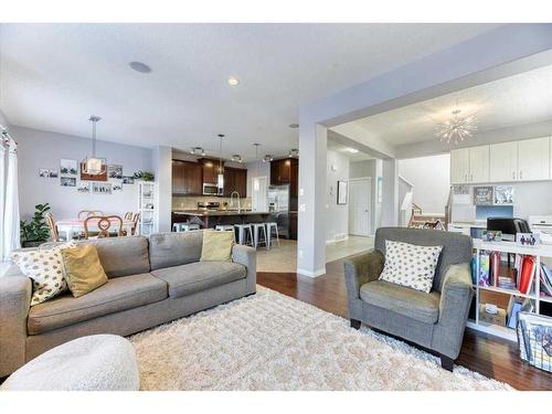 233 Ranch Close, Strathmore, AB - Indoor Photo Showing Living Room