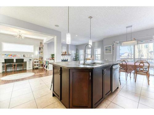 233 Ranch Close, Strathmore, AB - Indoor Photo Showing Kitchen With Upgraded Kitchen