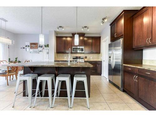 233 Ranch Close, Strathmore, AB - Indoor Photo Showing Kitchen With Upgraded Kitchen